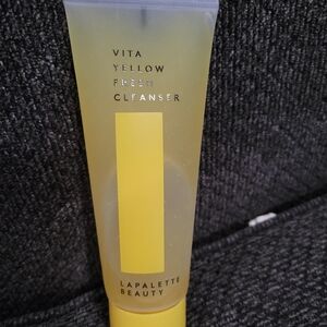 Vita yellow fresh cleanser